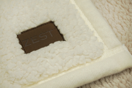 Merknaam KOOK leverancier van textielproducten maar ook van ZEST fleece plaids en badjassen. Verkrijgbaar in meerder kleuren en uitvoeringen. Kijk op de website voor het uitgebreide assortiment. KOOK het merk voor keuken en huiskamer.